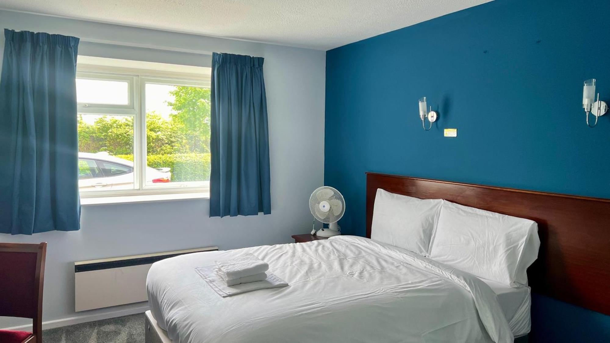 Mk Hotel Milton Keynes Bagian luar foto